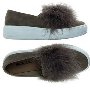Fashion pompom sneakers- Soda